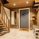 Budor: Jacuzzi Elbillader 4 Soverom Terrasse Skogsutsikt Semesterbostad