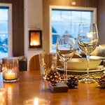 Villa Budor: Jacuzzi Elbillader 4 Soverom Terrasse Skogsutsikt Nordset