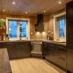 Villa Budor: Jacuzzi Elbillader 4 Soverom Terrasse Skogsutsikt 펜션 *